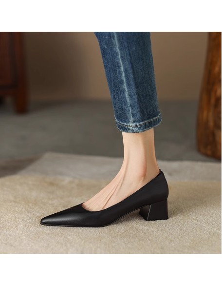 New Women's Shoes Middle Heel Patent Leather Single Shoes Large Size Shiny Leather Loafers New Women's Shoes Middle Heel Patent Leather Single Shoes Large Size Shiny Leather Loafers